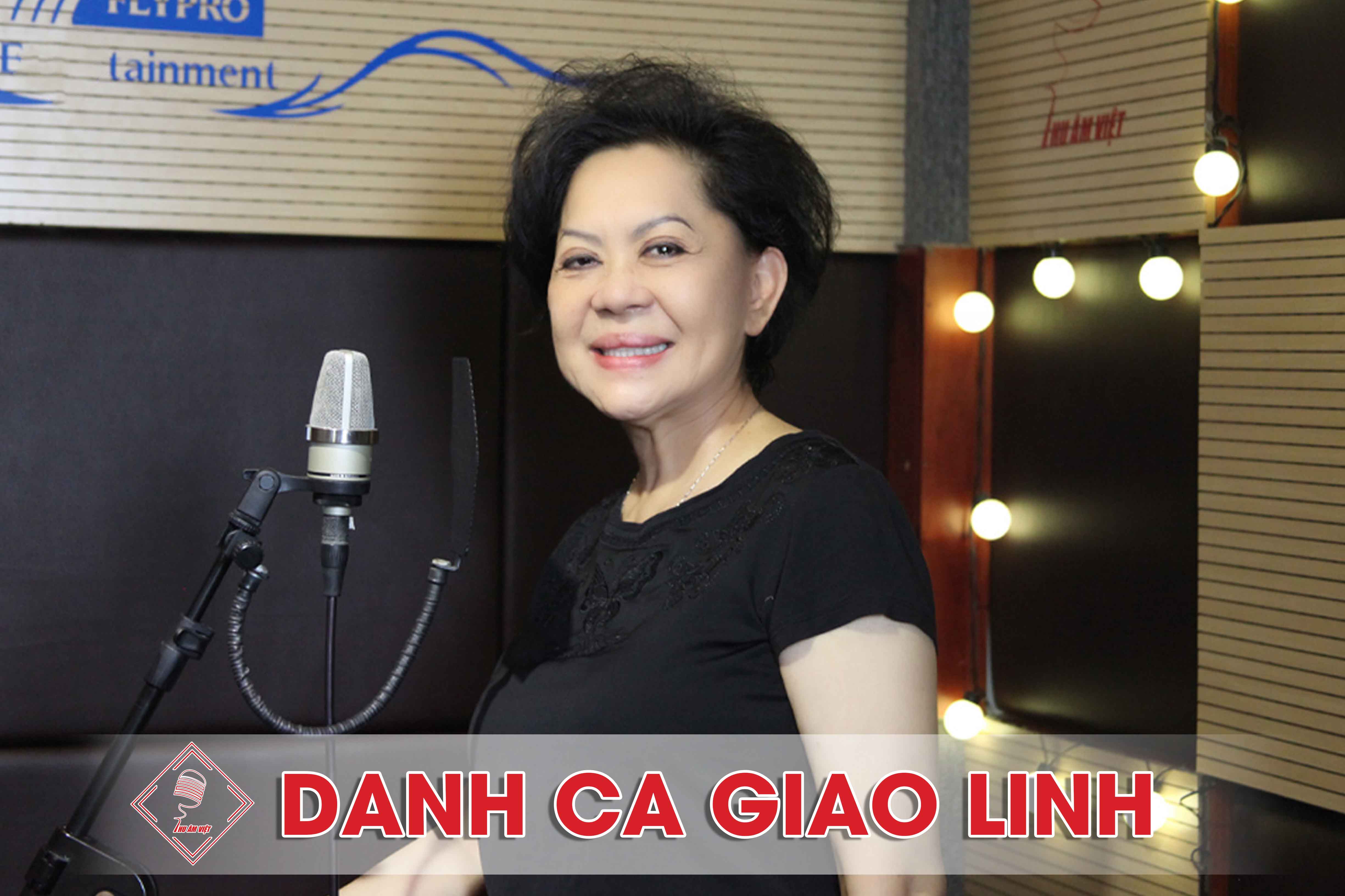 Danh ca Giao Linh tại phòng thu âm Thu Âm Việt